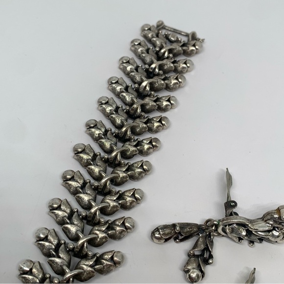 Rare Vintage Tortolani Designer Floral silvertone Bracelet & clip on earring set - Picture 4 of 8